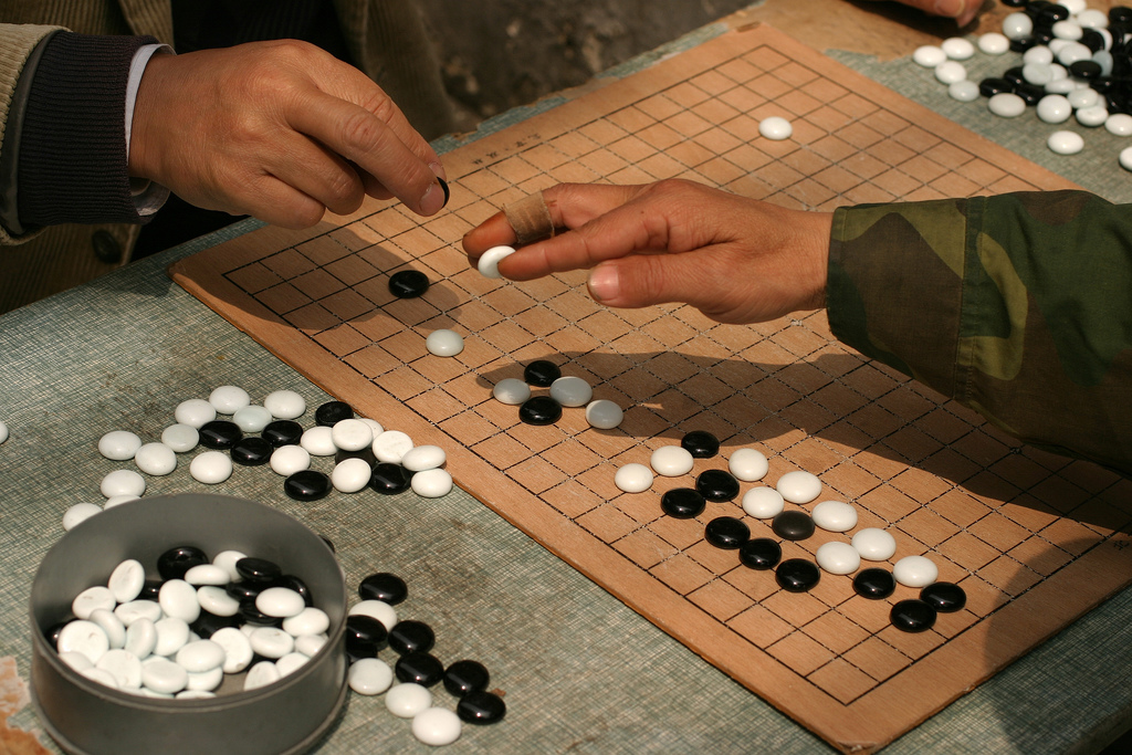 File:Playing weiqi in Shanghai.jpg